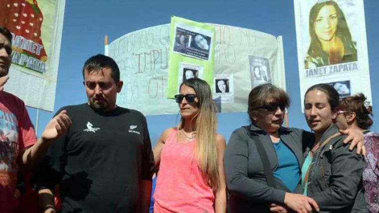 La familia de Janet, con su femicida allí, pidiendo su aparición con vida Foto: Archivo MDZ