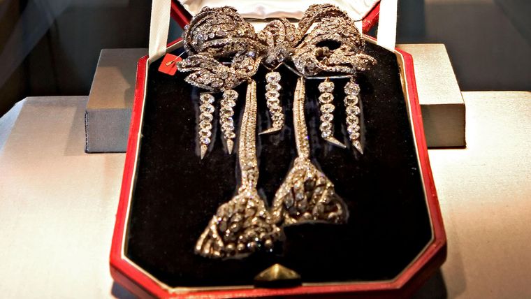 Las autoridades afirman que este broche que perteneció a la emperatriz Eugenia se encontraba entre los objetos robados.