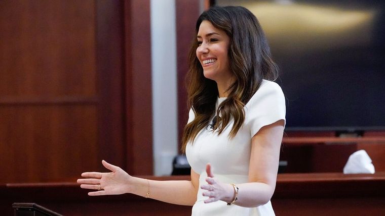 CAMILLE VASQUEZ FUE RELACIONADA SENTIMENTALMENTE CON JOHNNY DEPP. SIN EMBARGO, ESOS RUMORES QUEDARON EN EL OLVIDO CUANDO SE CONOCIÓ QUE ESTÁ EN PAREJA.