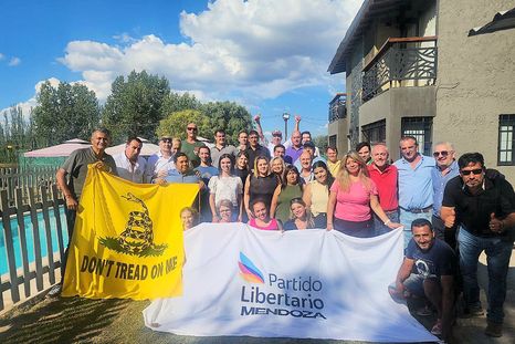 “Nos ofrecieron cargos que dejaba Libres del Sur”: libertarios apuntan a Cornejo. “Nos ofrecieron cargos que dejaba Libres del Sur”: libertarios apuntan a Cornejo.