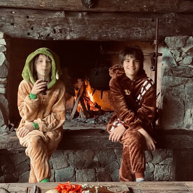 La familia mantiene una huerta orgánica de la cual obtienen sus propias verduras y hortalizas frescas.