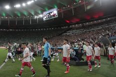 Los hinchas de Argentinos combatieron con la policía. Foto: EFE Los hinchas de Argentinos combatieron con la policía. Foto: EFE