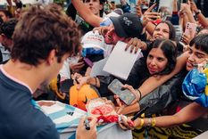 La pasión argentina y el fanatismo que acompaña a Colapinto en la Fórmula 1 genera el asombro de pilotos consagrados como Max Verstappen.