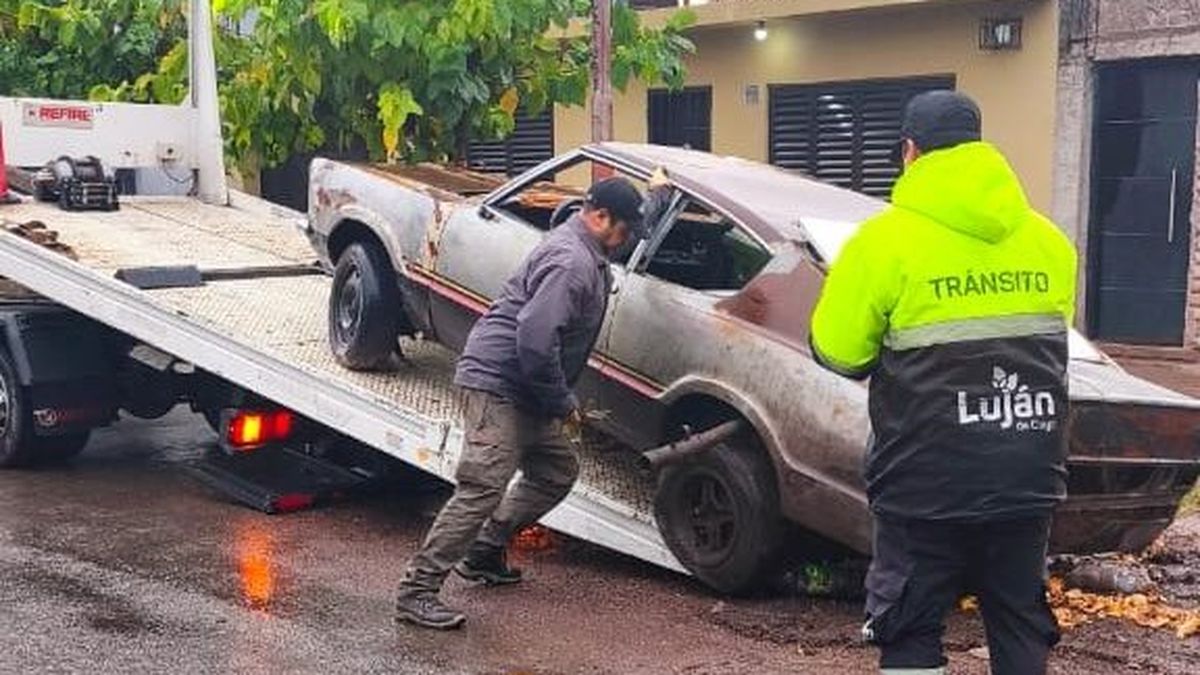 La medida de Luján de Cuyo con los autos abandonados en la vía pública