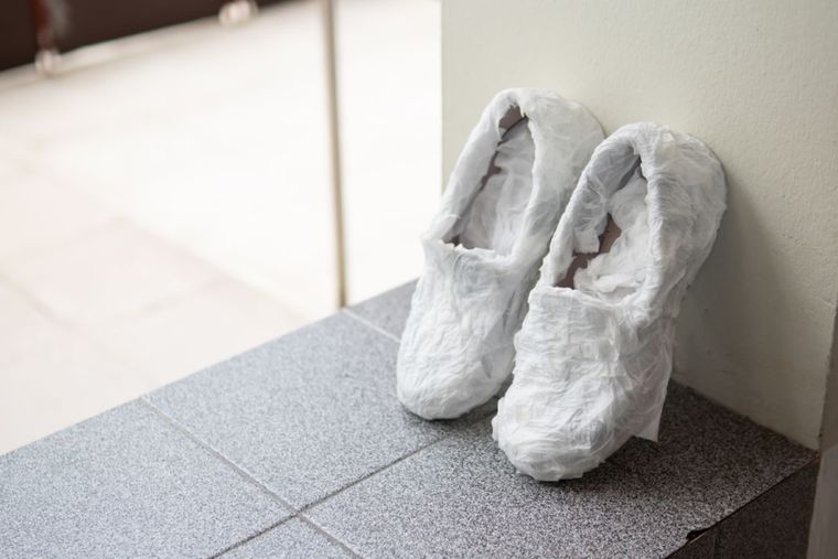 Existen algunos métodos para secar tus zapatos luego de un día lluvioso. Foto: Shutterstock