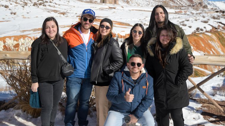 Un grupo de amigos de venezolanos y chilenos en Puente del Inca. Un grupo de amigos de venezolanos y chilenos en Puente del Inca.