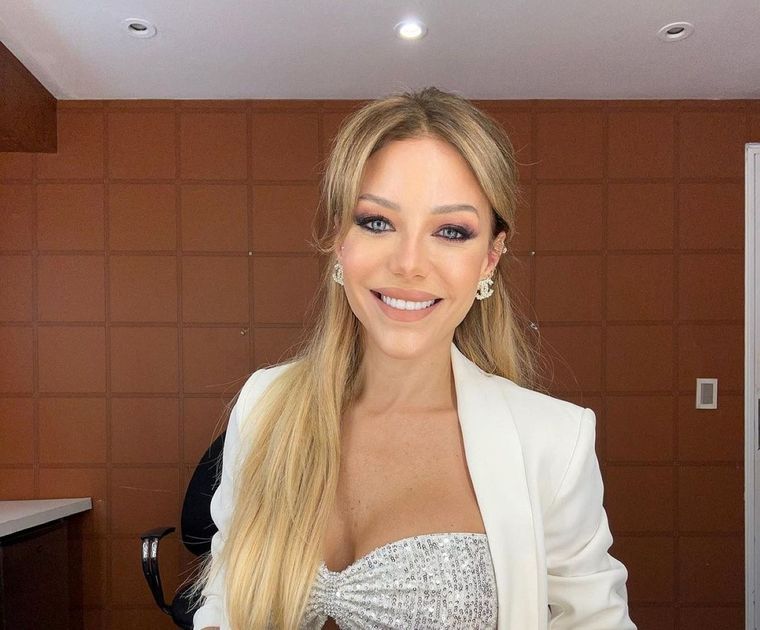 Evangelina Anderson lleva una falda con aberturas XL y enseña de más Evangelina Anderson es una reconocida personalidad de la TV. Foto: Instagram