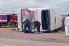 la causa que hizo que el micro con hinchas de boca volcara en san martin