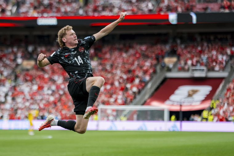 Canadá ocupa la cima gracias a una mejor diferencia de gol.