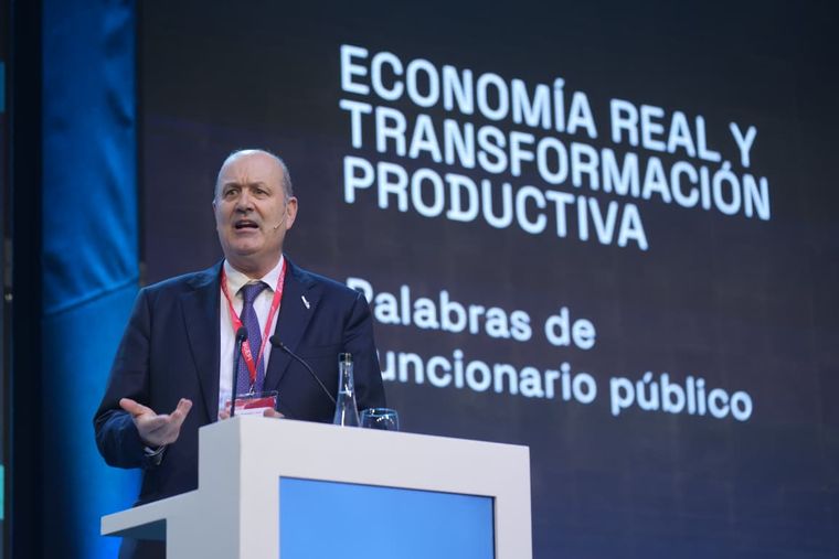 Sturzenegger defendió la agenda de reformas del Gobierno