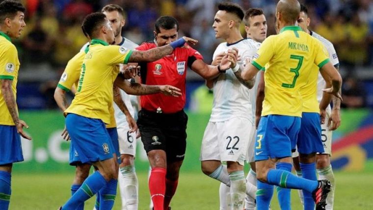Roddy Zambrano reconoció sus desaciertos arbitrales en ese partido Foto: Conmebol