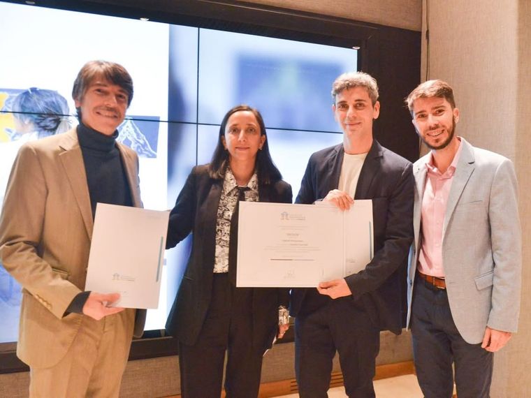 Gabriel Altamirano, la senadora Mariana Zlobec, Gatón Fournier y Lucas Luppo, Director de Adultos Mayores. Gabriel Altamirano, la senadora Mariana Zlobec, Gatón Fournier y Lucas Luppo, Director de Adultos Mayores.