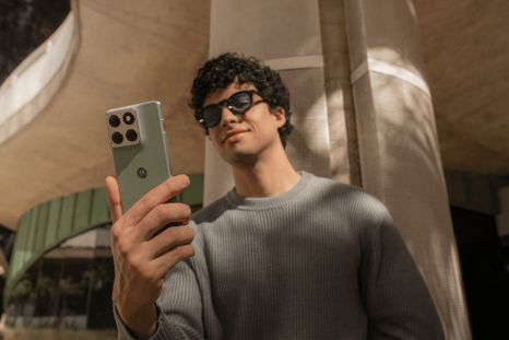 El nuevo Edge 70 de Motorola redefine la delgadez del teléfono moderno en Argentina. El nuevo Edge 70 de Motorola redefine la delgadez del teléfono moderno en Argentina.
