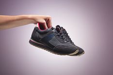 ZAPATILLAS El sudor y el uso diario hacen que el mal olor reine en este tipo de calzado Foto: SHUTTERSTOCK