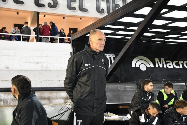 Darío Franco, DT de Gimnasia y Esgrima, cumplió su cuarto partido al frente del equipo. Darío Franco, DT de Gimnasia y Esgrima, cumplió su cuarto partido al frente del equipo.
