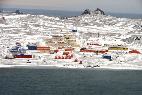Villa Las Estrellas: el pueblo frío que exige quitarse el apéndice. Villa Las Estrellas: el pueblo frío que exige quitarse el apéndice.