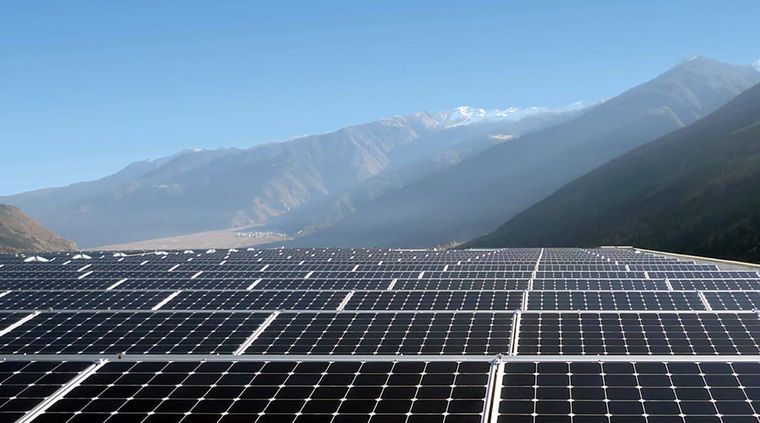 Los nuevos paneles solares se colocan como calcomanías; así de sencillo.