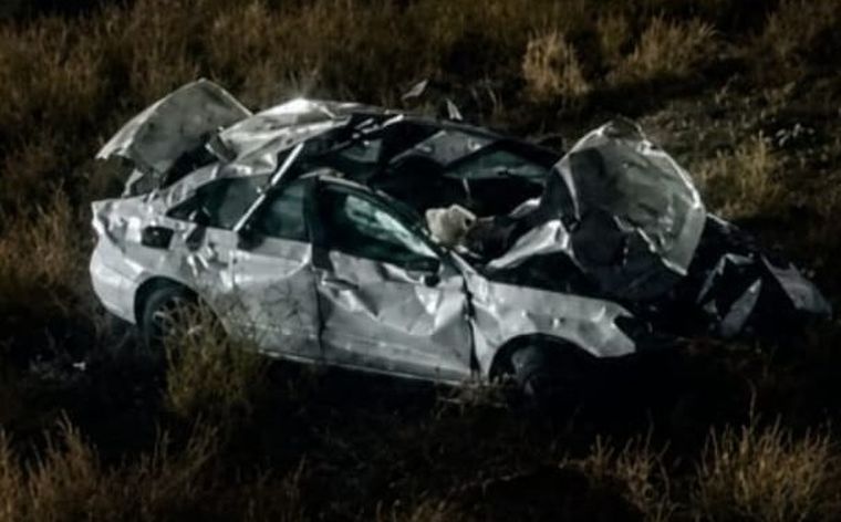 La víctima perdió el control de su auto y cayó al canal La víctima perdió el control de su auto y cayó al canal