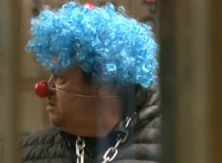 El empresario se encadenó en la Secretaría de Comercio. Foto: Captura de pantalla