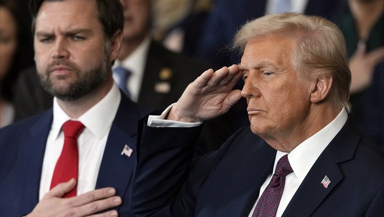 Donald Trump juró como presidente de Estados Unidos. Foto: EFE