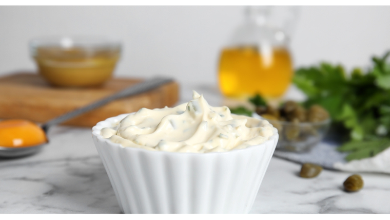 Sabor que levanta platos: receta de salsa tártara perfecta.