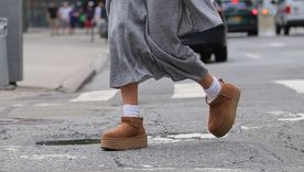 ¿Las tienes en tu armario? Las botas de corderito regresan para conquistar los looks más chic Foto: Shoppenauer