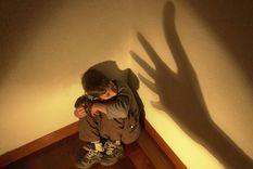 La prevención no empieza en la pantalla. Comienza en la casa, en la escuela y en la formación de adultos capaces de escuchar, creer y proteger.