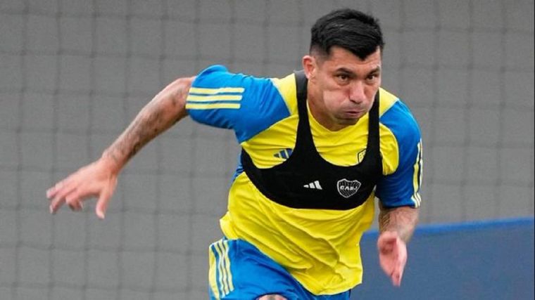 El polifuncional futbolista atraviesa un duro momento. Foto: Archivo