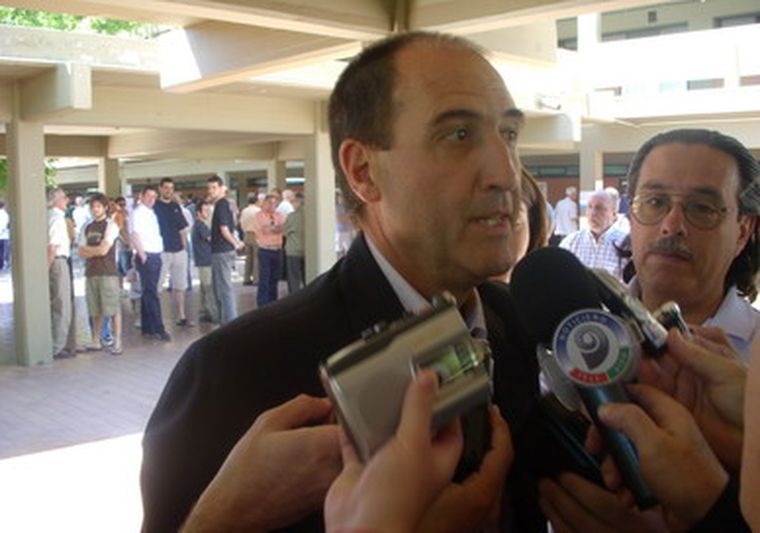 Esta mañana el candidato aprovechó para hacer sus declaraciones al votar Foto: MDZ