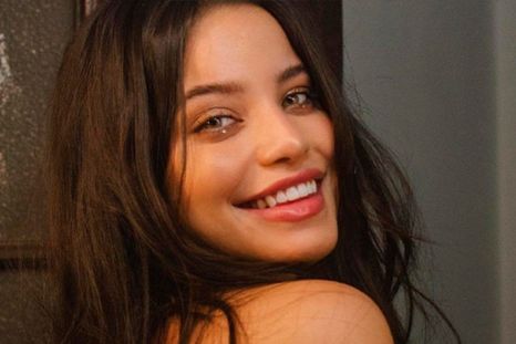 Emilia Mernes redefinió el glamour en Madrid con Versace. Foto: Emilia Mernes/ Instagram