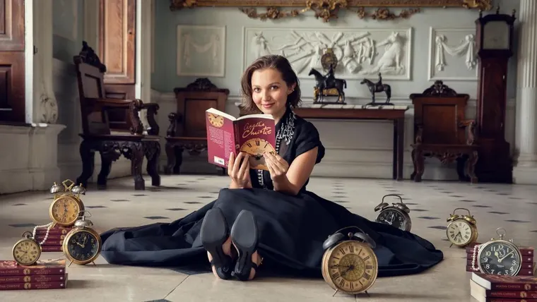 La miniserie de tres capítulos se posicionó en el Top 5 de más de 40 países en tiempo récord. La miniserie de tres capítulos se posicionó en el Top 5 de más de 40 países en tiempo récord.