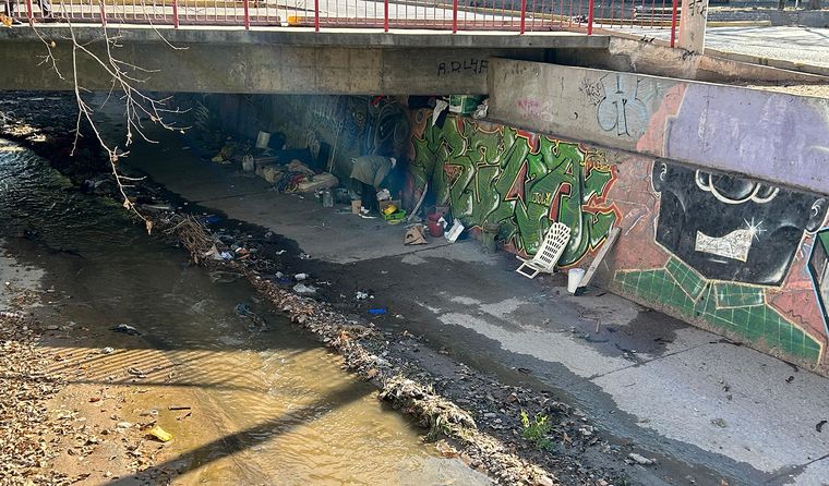 Rita y su parejan cocinaba en el lugar. Rita y su parejan cocinaba en el lugar.