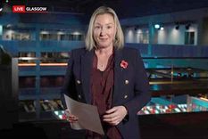 La editora de Tecnología de la BBC, Zoe Kleinman, tuvo que leer sus notas durante una reciente transmisión en vivo.