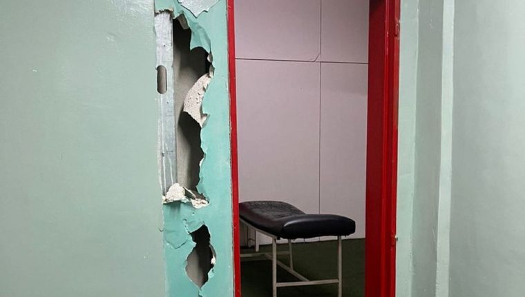 Así quedó el vestuario visitante en La Paternal. Foto: @TorresErwerle