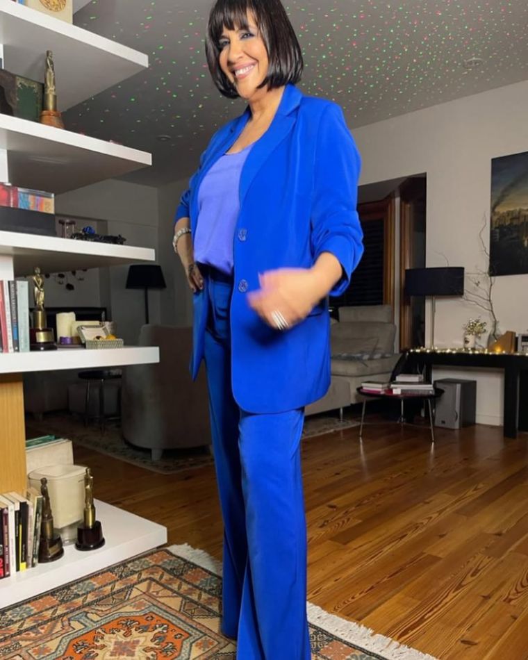 Un espacio amplio y luminoso donde los premios Martín Fierro conviven con su colección de libros. Un espacio amplio y luminoso donde los premios Martín Fierro conviven con su colección de libros.