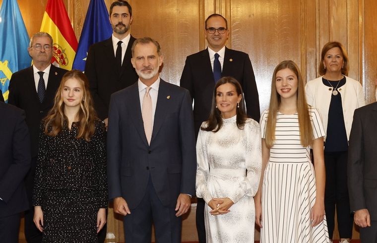 Las hijas del rey Felipe VI y la reina Letizia están suman responsabilidades reales. Foto: Twitter @CasaReal