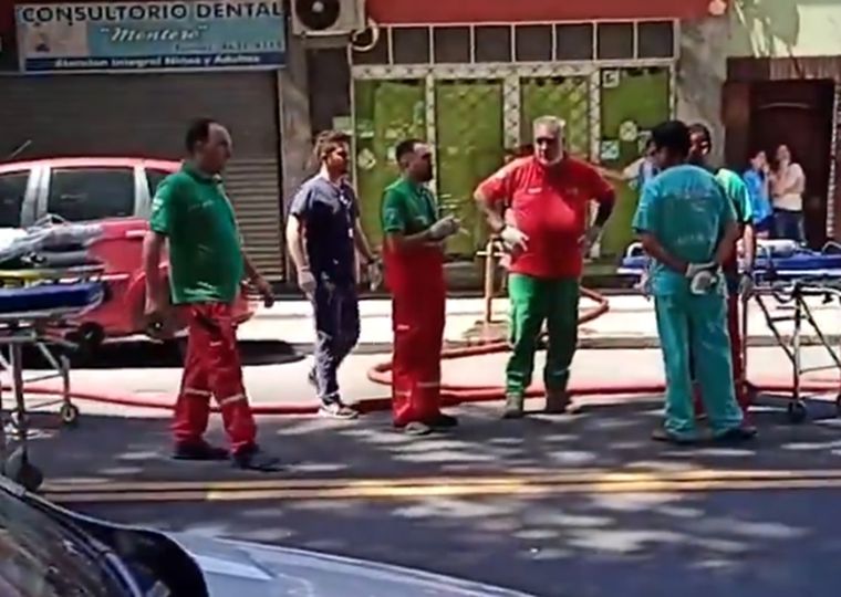 Falleció una mujer de 50 años y es la tercera víctima fatal por el incendio de Flores Foto: Captura de pantalla