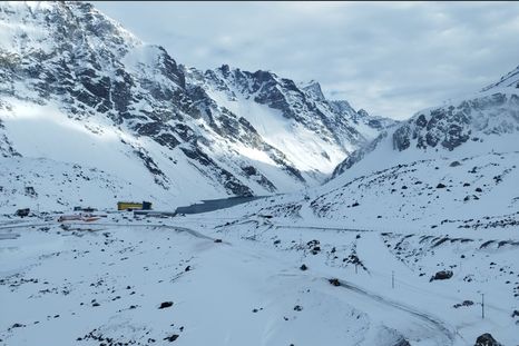 Este jueves, las nevadas volvieron a frenar el cruce entre Mendoza y Chile. Este jueves, las nevadas volvieron a frenar el cruce entre Mendoza y Chile.