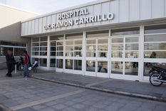 El hombre quedó internado en el hospital Carrillo.