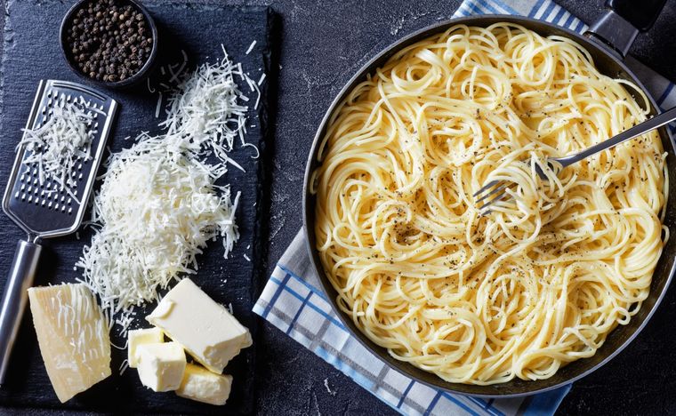 Pasta cacio e pepe Una receta clásica de Italia para hacer en minutos. Foto: Shutterstock