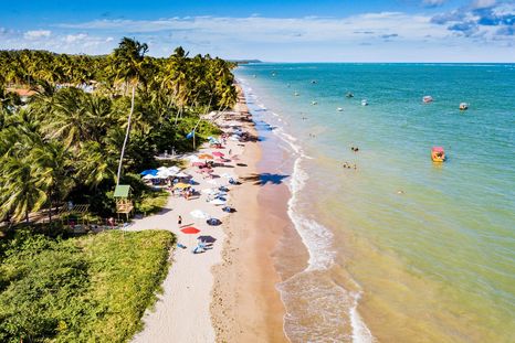 Esta playa de Brasil enamora a los turistas con sus pintorescos paisajes. Esta playa de Brasil enamora a los turistas con sus pintorescos paisajes.