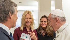 Valeria Mazza y su esposo, Alejandro Gravier, junto al papa Francisco. Valeria Mazza y su esposo, Alejandro Gravier, junto al papa Francisco.