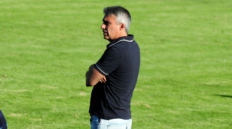 Gabriel Gómez, DT de la Lepra Foto: ALF PONCE MERCADO / MDZ