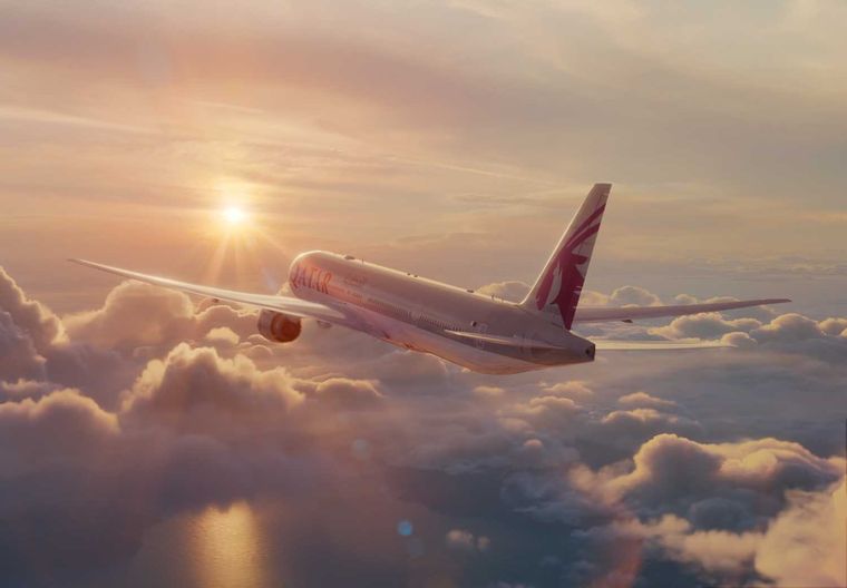 La aerolínea que retomará la ruta que conecta Argentina con Doha busca tripulantes