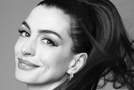 Anne Hathaway posa como una diosa de los 70 Anne Hathaway Foto: Vogue Hong Kong