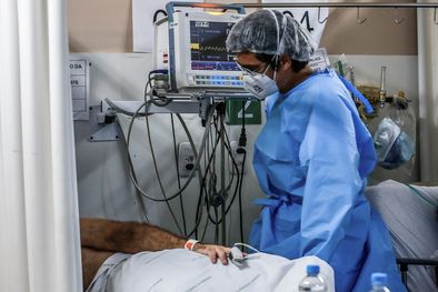 MDZol | Mayo engrosó fuertemente el registro de fallecimientos por covid-19 en Mendoza. Foto: EFE