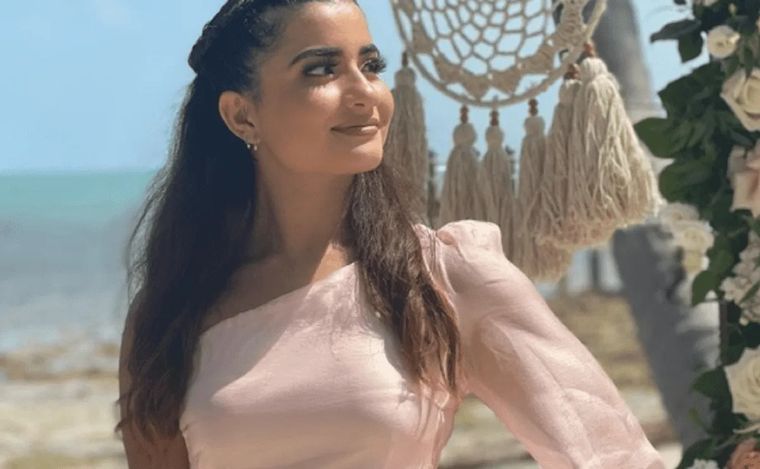 Bárbara Camila, hija de Carolina Sandoval, eligió un outfit de lujo lleno de glamour Foto: Debate