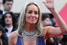 SHARON STONE ES UNA GRAN ACTRIZ Y MODELO. EN LOS 2000 ADOPTÓ TRES NIÑOS POR SU DESEO DE SER MADRE.