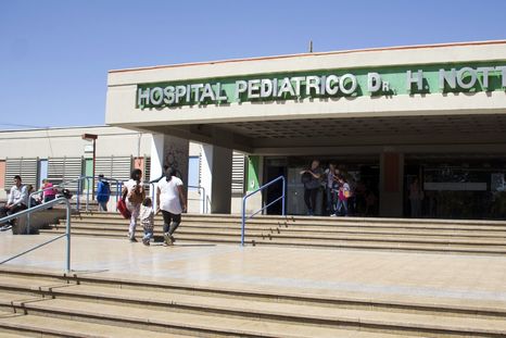 El episodio ocurrió cuando un grupo de adolescentes se lanzó a cruzar la vía. El episodio ocurrió cuando un grupo de adolescentes se lanzó a cruzar la vía.