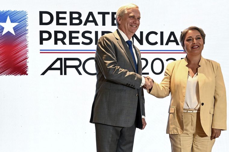 José Antonio Kast y Jeannette Jara votaron en sus respectivas comunas en Chile.&nbsp;